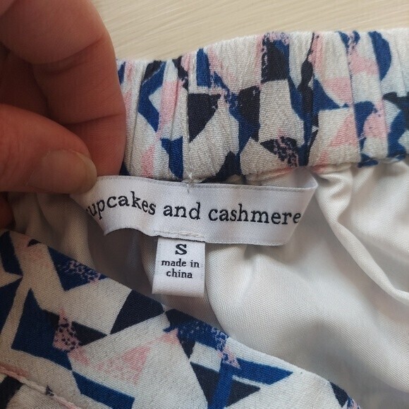 Cupcakes & Cashmere geometric print high waist shorts small - Picture 3 of 8